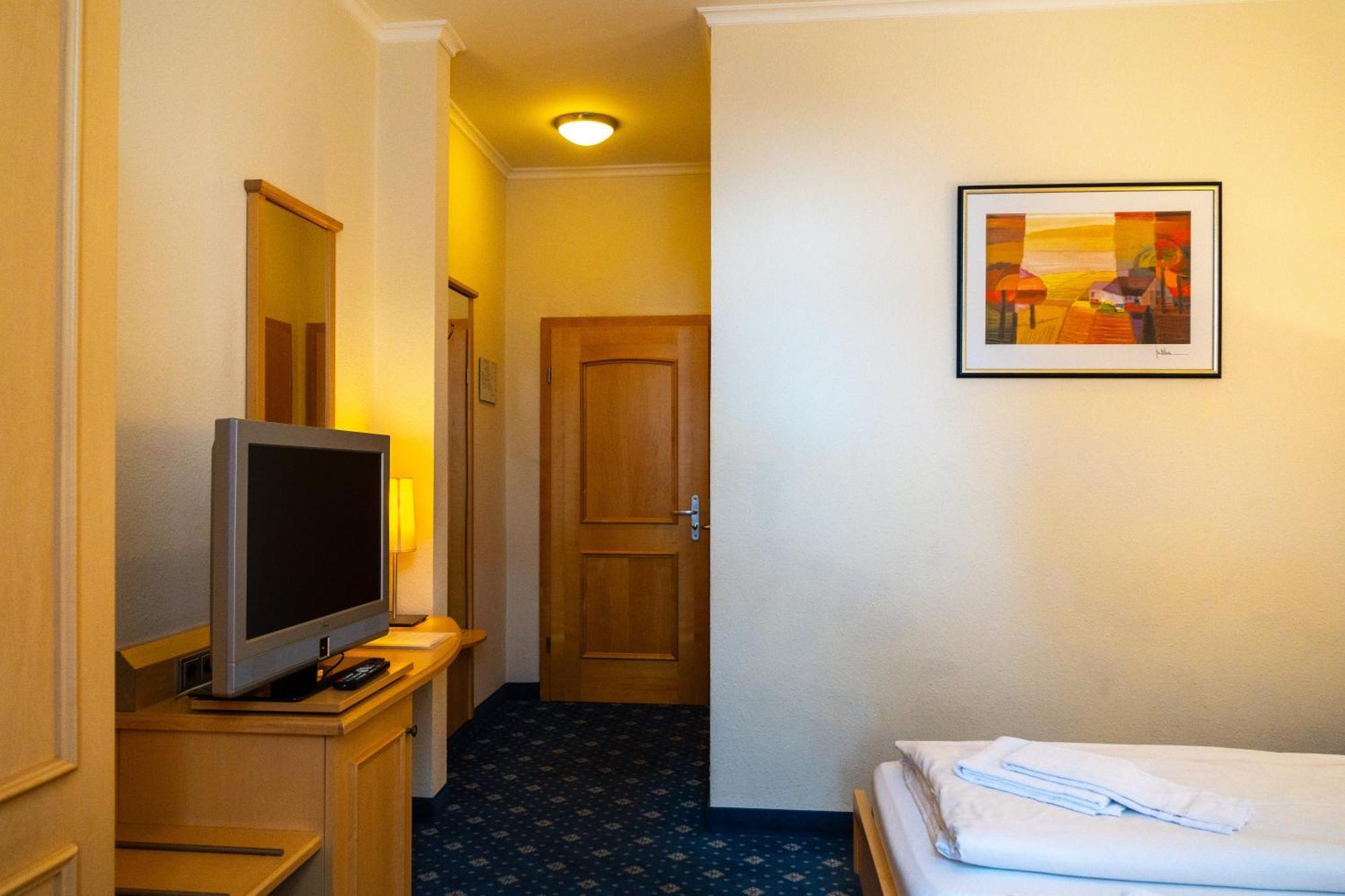 Bischofshof Braustuben Hotel Regensburg Bagian luar foto